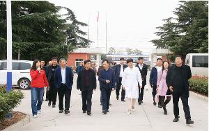 原洛阳市人大主任刘三献来我公寓指导工作